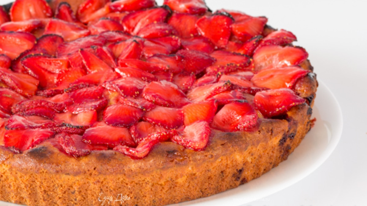 ПИРОГ ТВОРОЖНЫЙ С КЛУБНИКОЙ