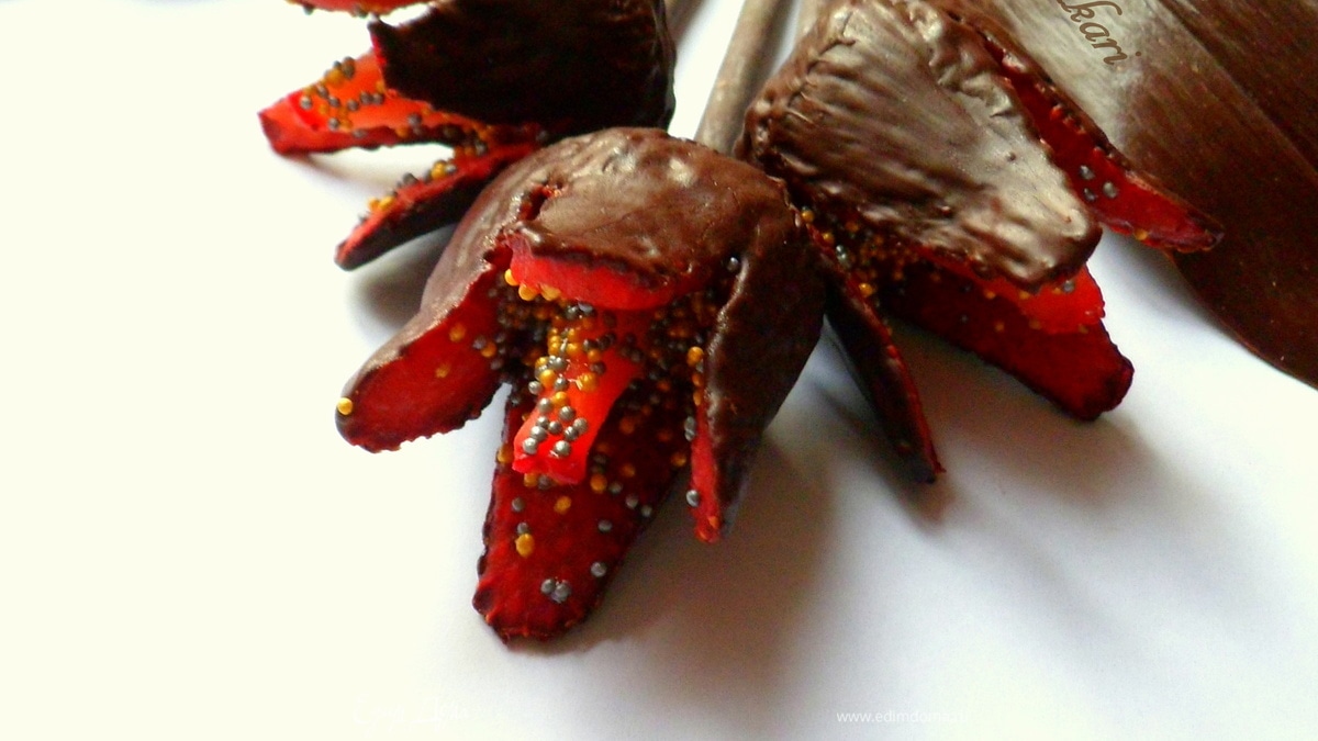 Клубничные цветы, или клубника в шоколаде