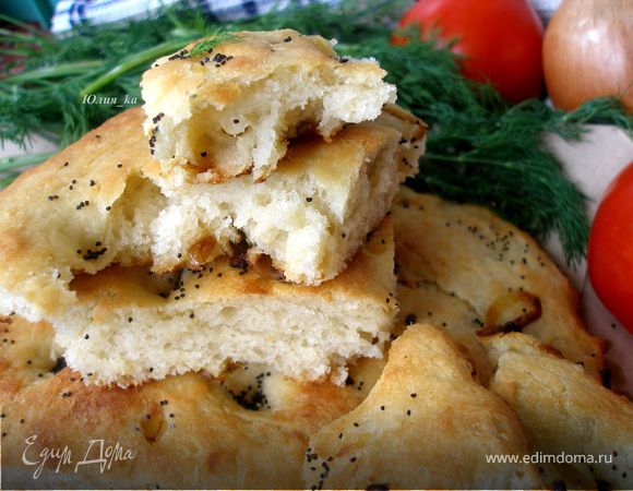 Картофельная фокачча с жареным луком и маком Картофельная фокачча с жареным луком и маком
