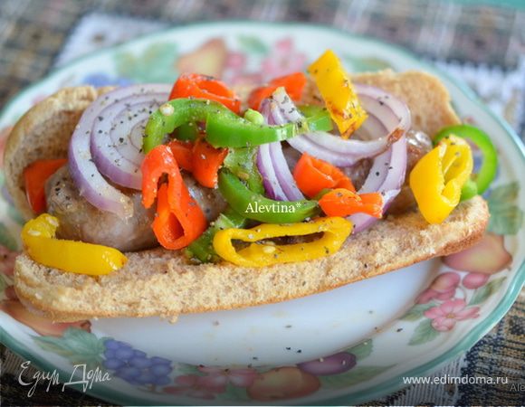 Булочки с колбаской и овощами