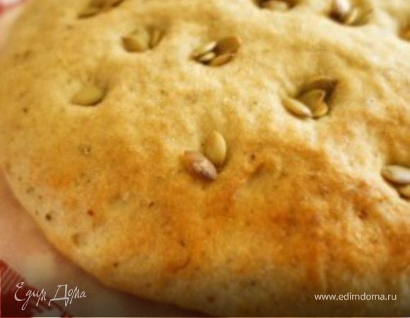 Фокачча с соусом песто и тыквенными семечками Фокачча с соусом песто и тыквенными семечками