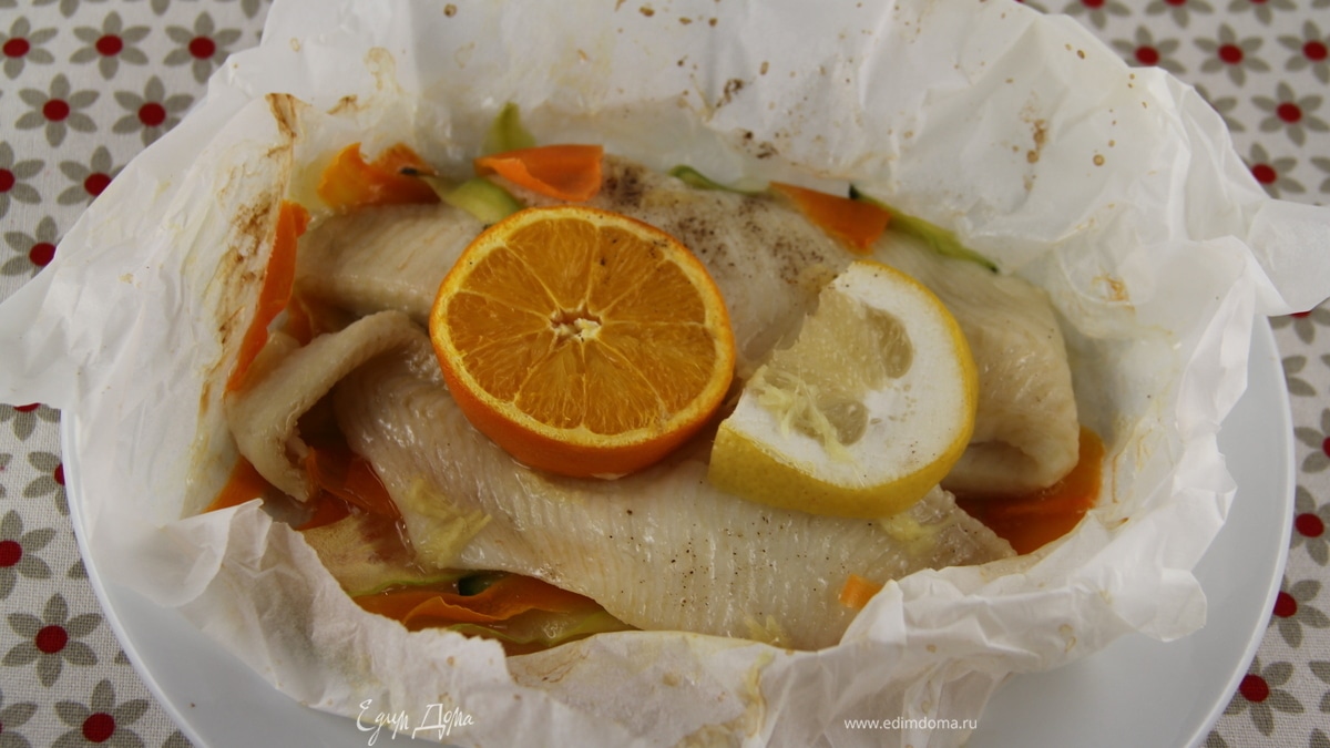 Рыбное филе с цитрусовыми, имбирем и овощами