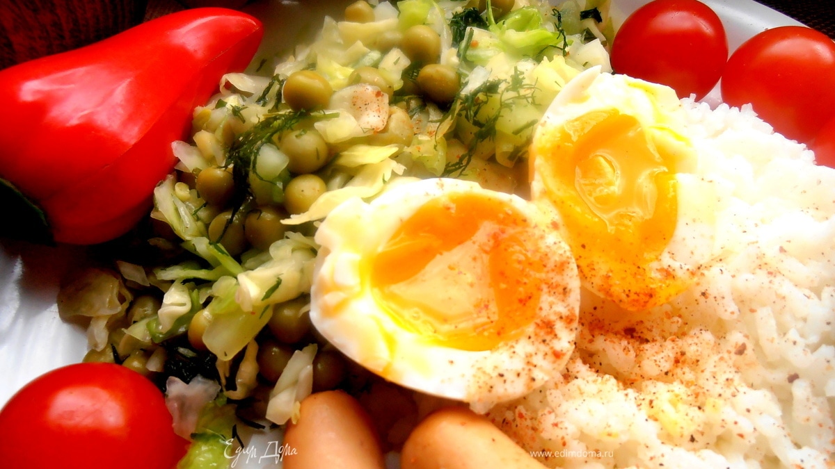 Свежий салатик из капусты с горошком и имбирем