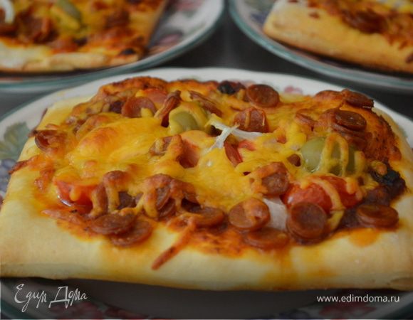 Квадратная пицца с колбасой Квадратная пицца с колбасой