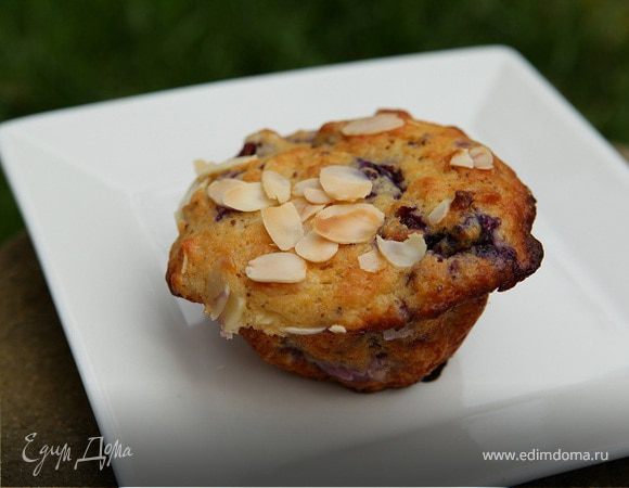 Пряные маффины с голубикой и миндалем Пряные маффины с голубикой и миндалем
