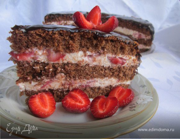Шоколадный торт с клубникой Шоколадный торт с клубникой