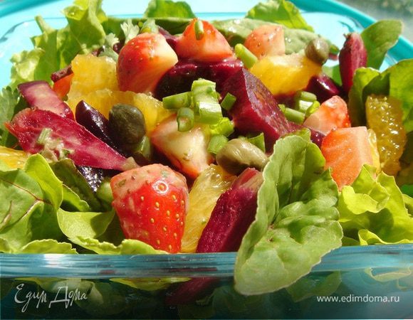 Клубнично-свекольный салат с апельсиновой заправкой Клубнично-свекольный салат с апельсиновой заправкой