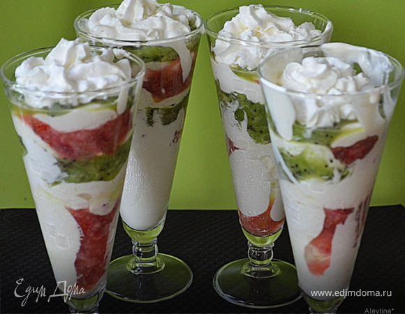 Десерт с клубникой и киви Десерт с клубникой и киви
