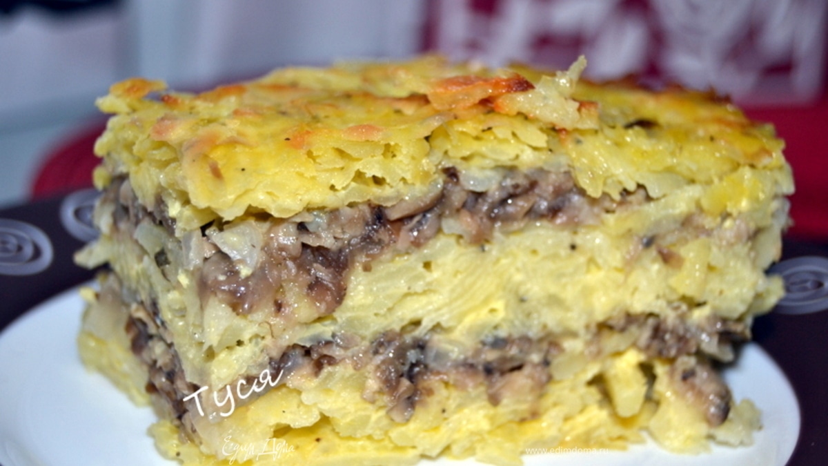 Слоеный картофельный торт с солеными грибами