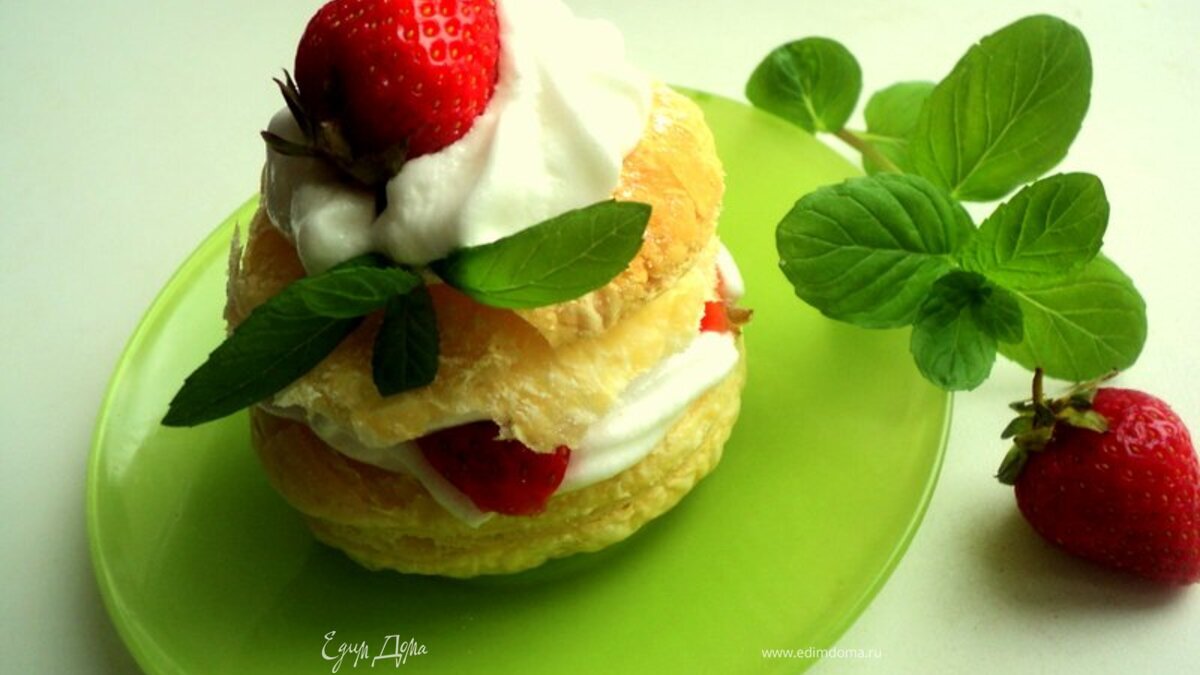Пирожные из слоеного теста