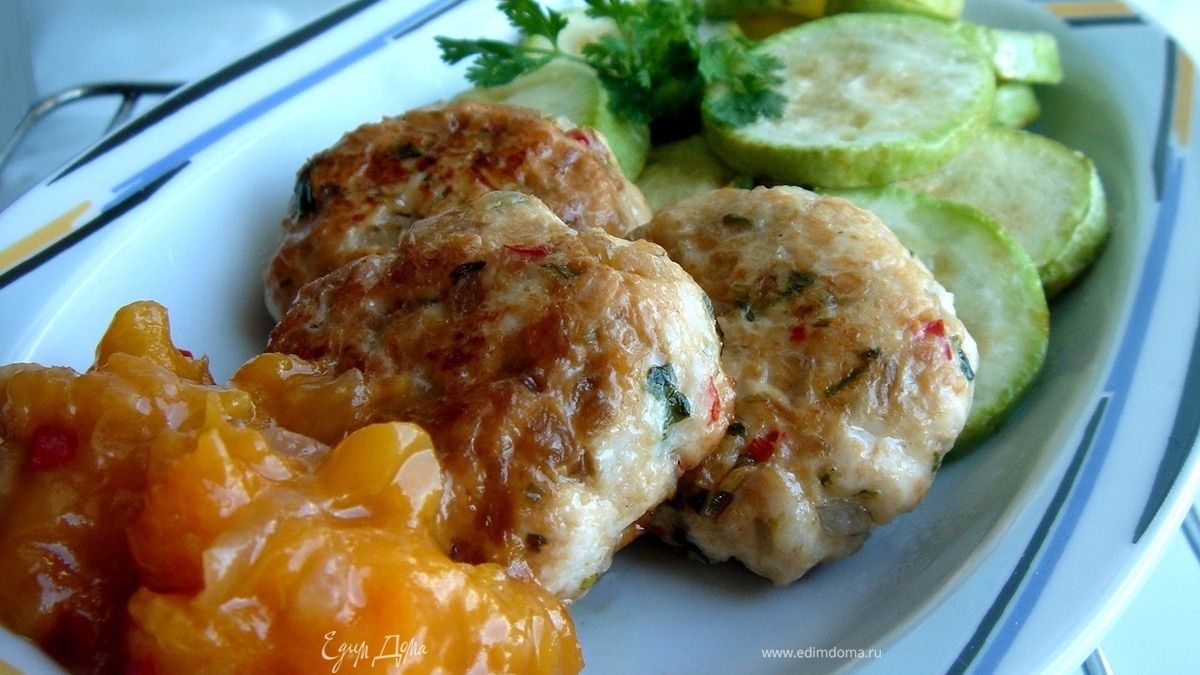 Рубленые куриные кебабы с абрикосовым чатни