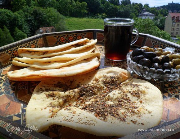 Манаиш-лепешки с сыром и кунжутом, заатаром