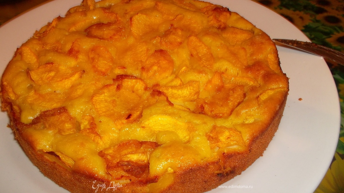 Бисквит на йогурте со свежими персиками