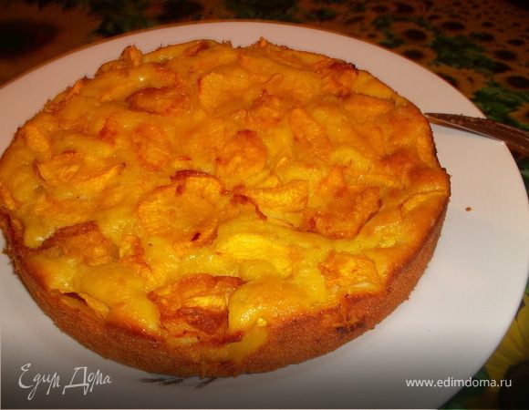 Бисквит на йогурте со свежими персиками