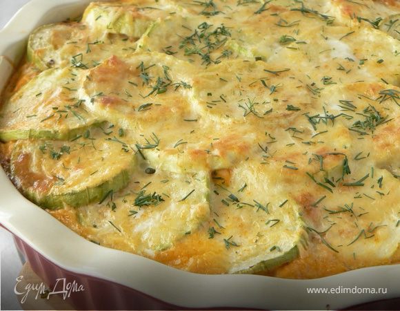 Запеканка с фетучини, кабачками и курицей
