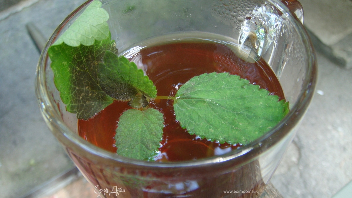 Освежающий чай с мелиссой