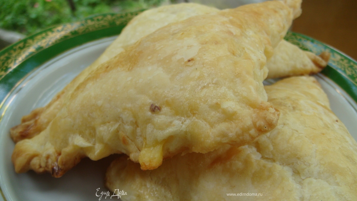 Быстрые слоеные хачапури с сыром