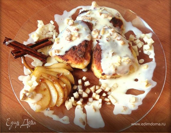 Сырники с начинкой из карамелизированой груши со сливочно-ореховым соусом Сырники с начинкой из карамелизированой груши со сливочно-ореховым соусом