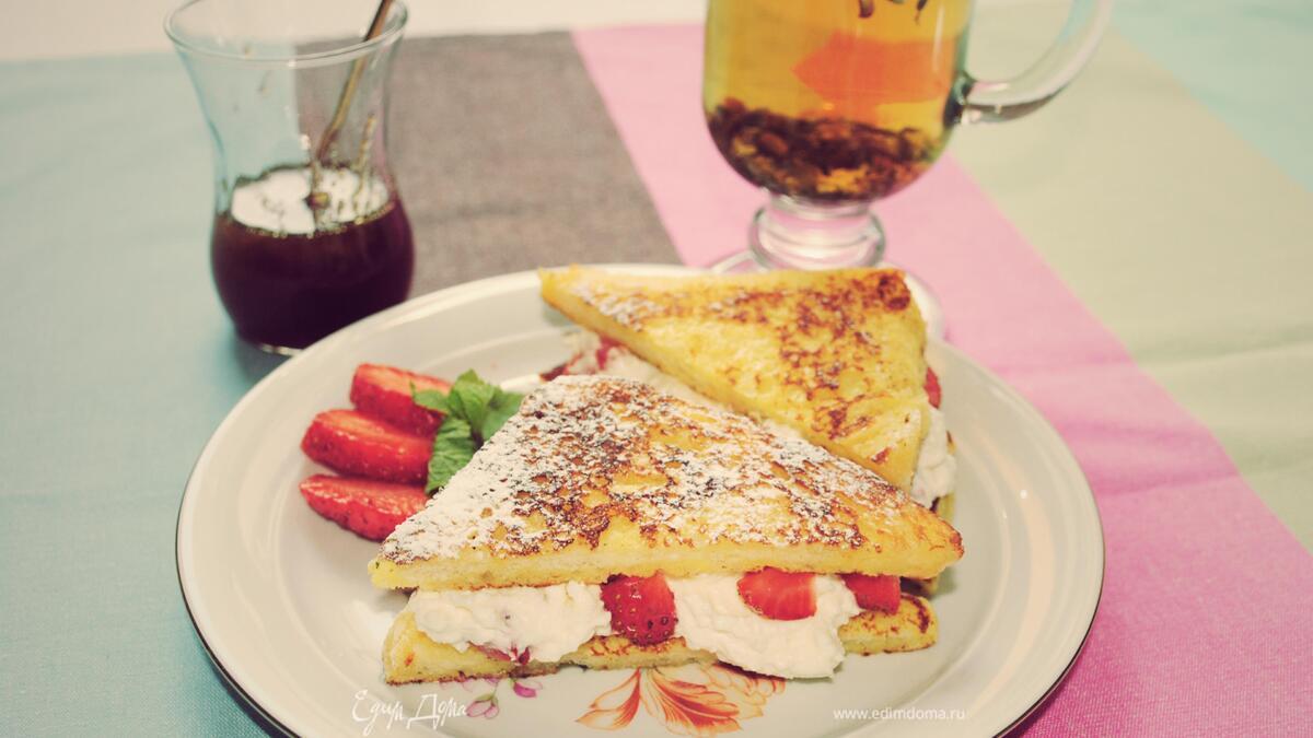 Тосты с ягодами и творогом