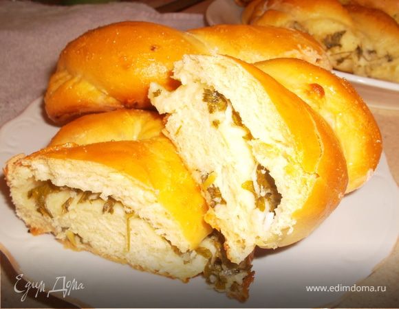 Мини-плетенки с брынзой и зеленью