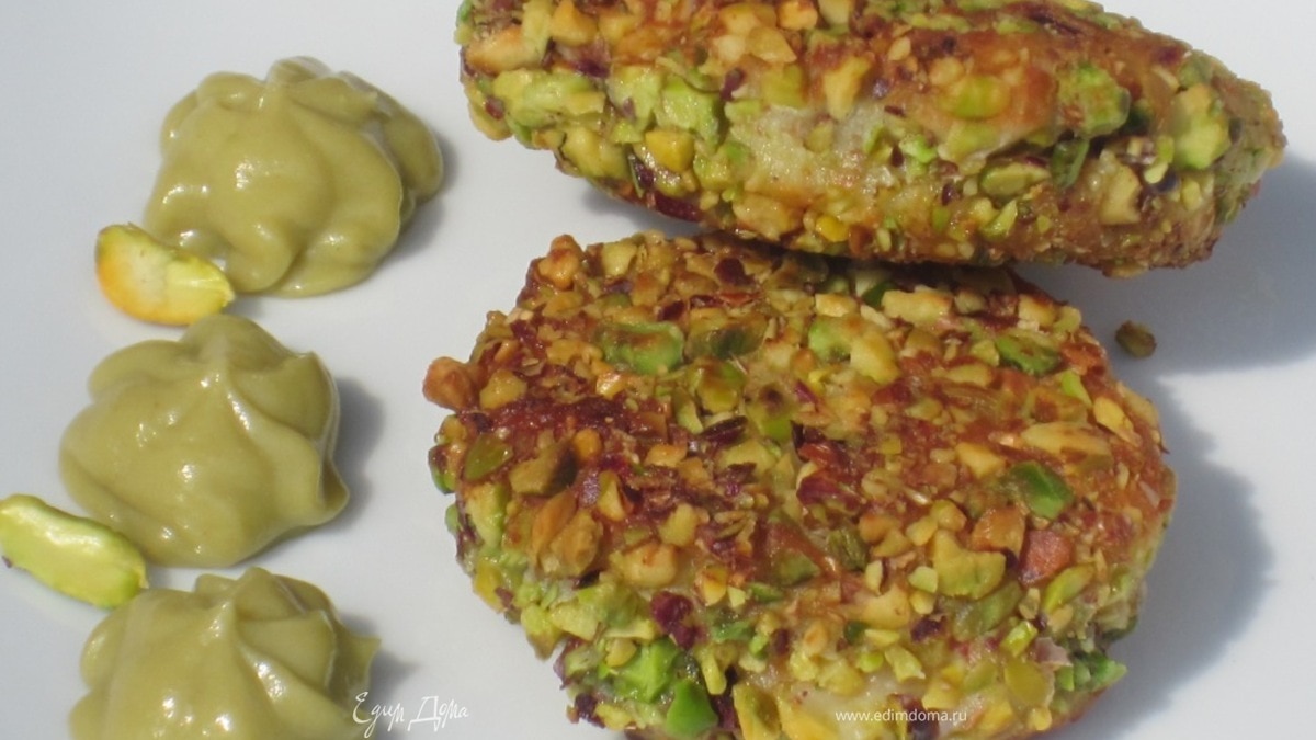 СЫРНИКИ В ОРЕХОВОЙ ПАНИРОВКЕ С ФИСТАШКОВЫМ КРЕМОМ