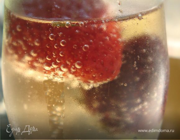 Шампанское с клубникой Шампанское с клубникой
