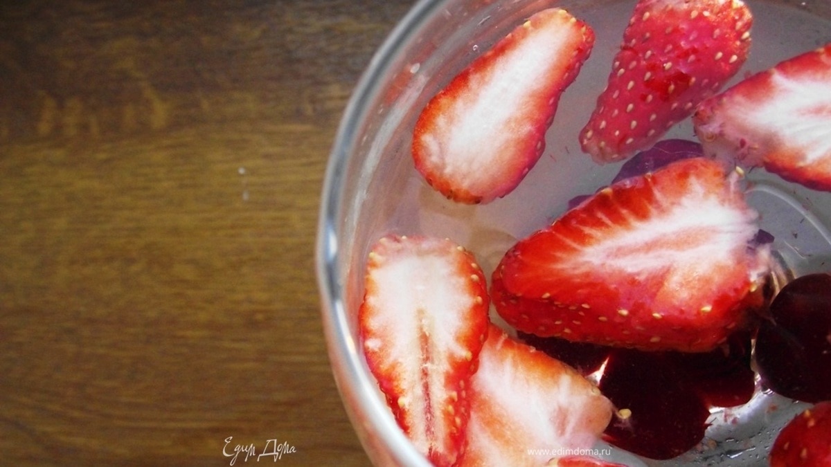 Белая Сангрия - сезонный коктейль