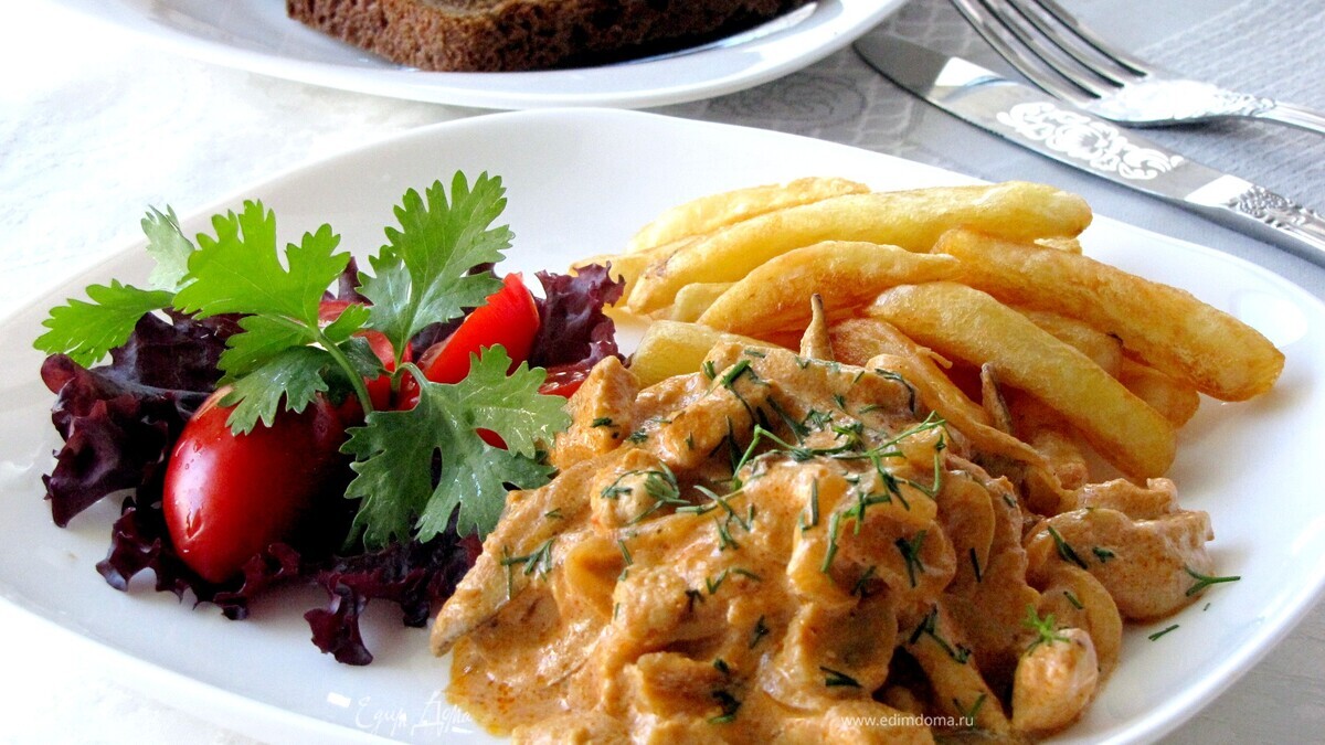 Куриное филе по-строгановски