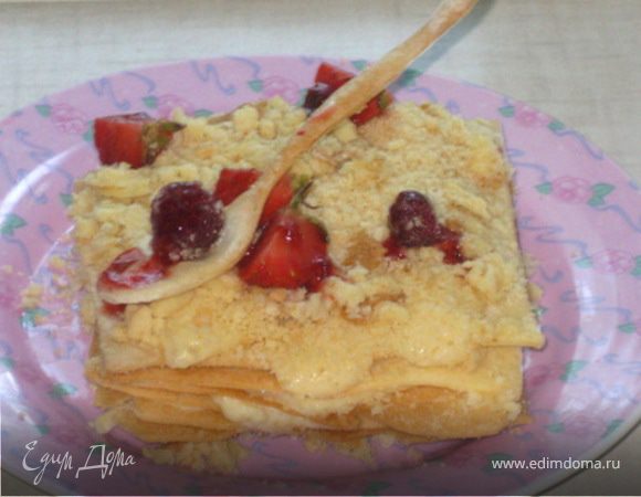 Ягодный "Наполеон" с нежным кремом и слоеными "ложечками" Ягодный "Наполеон" с нежным кремом и слоеными "ложечками"