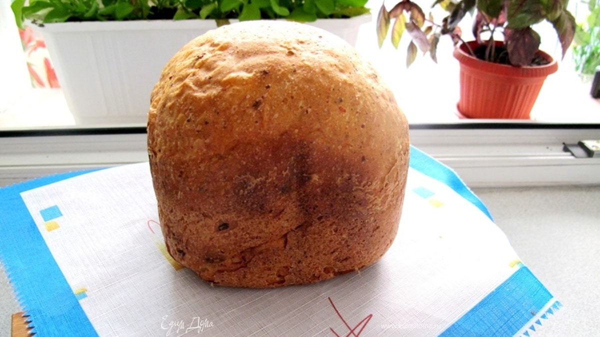 Хлеб швейцарский из цельнозерновой муки с зеленым сыром