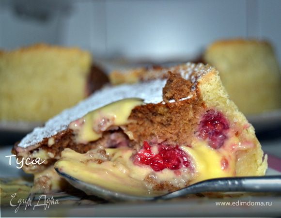 Пирог с малиной в ванильном креме под ореховым одеялом Пирог с малиной в ванильном креме под ореховым одеялом