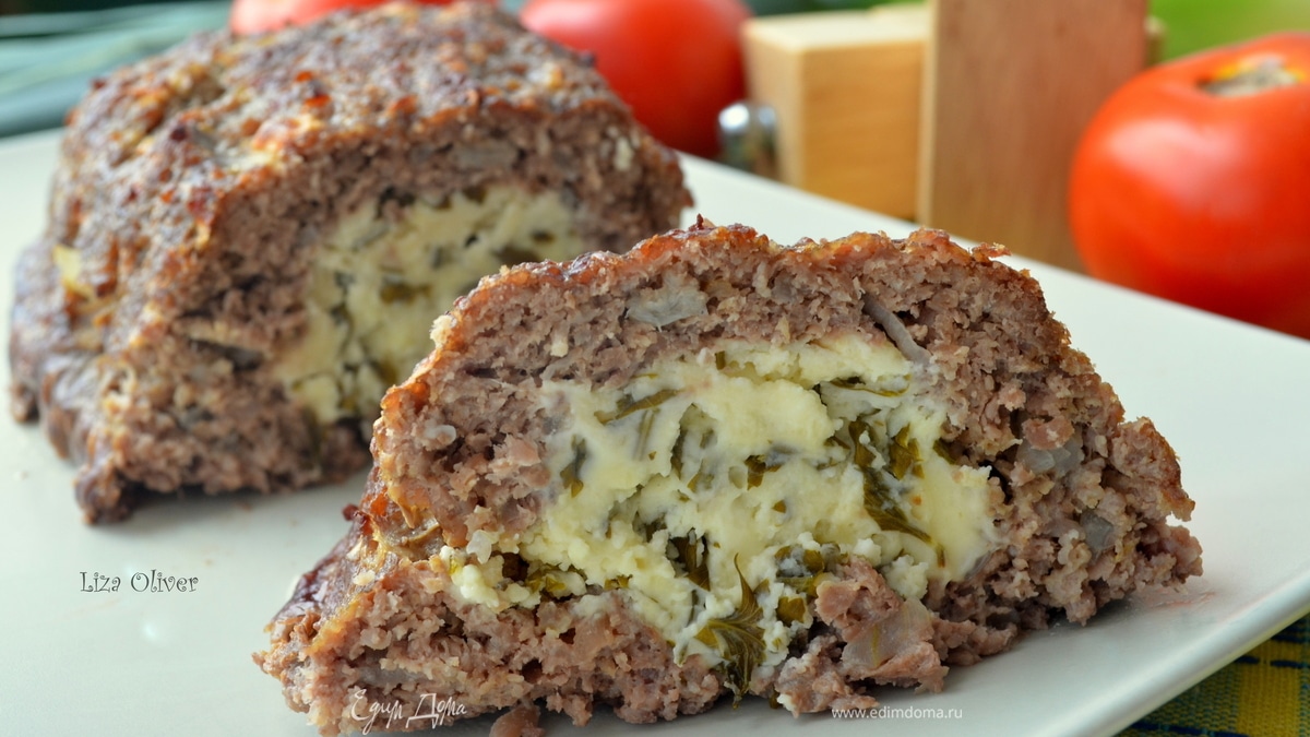 Особенный мясной рулет с фетой, травами и чесноком