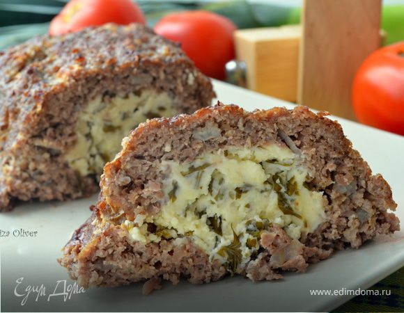 Особенный мясной рулет с фетой, травами и чесноком Особенный мясной рулет с фетой, травами и чесноком