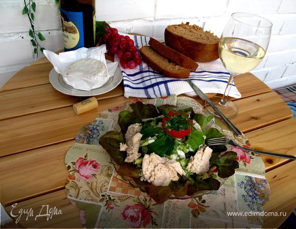 Салат из сельдерея с куриной грудкой и йогуртовой заправкой Салат из сельдерея с куриной грудкой и йогуртовой заправкой