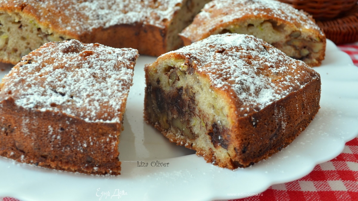 Кабачковый кекс-кольцо с шоколадом и орешками