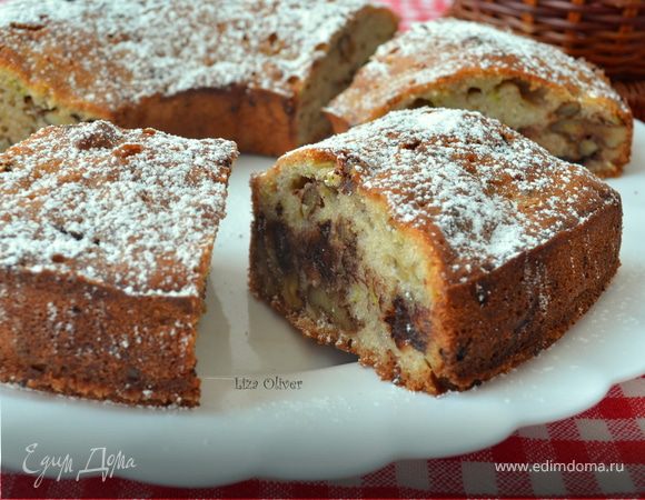 Кабачковый кекс-кольцо с шоколадом и орешками 