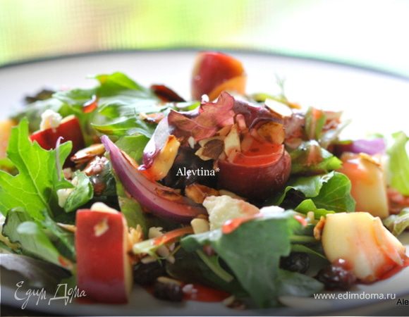 Салат с яблоком и миндалем Салат с яблоком и миндалем