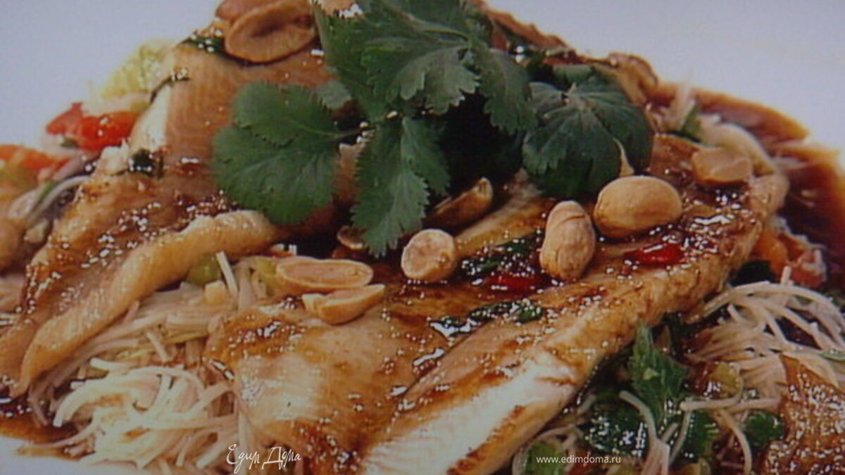 Жареная форель под соусом тэрияки с салатом из фунчезы