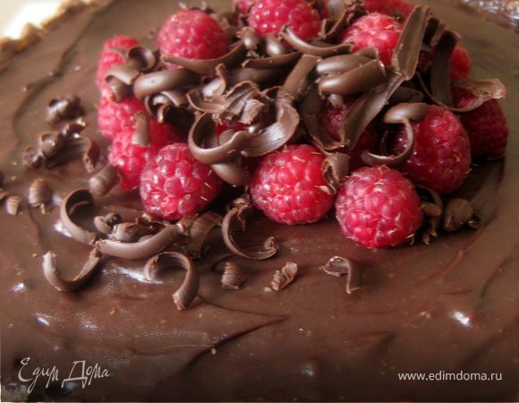 Трюфельный тарт с малиной