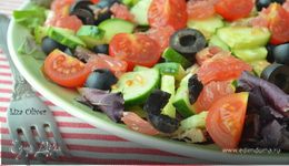 Салат с тунцом и свежими овощами под вкуснейшей заправкой