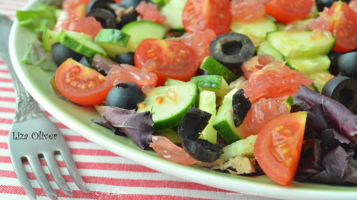 Салат с тунцом и свежими овощами под вкуснейшей заправкой