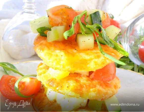 Сырный мильфей с легким овощным салатом (Cheese millefeuille with vegetable salad)