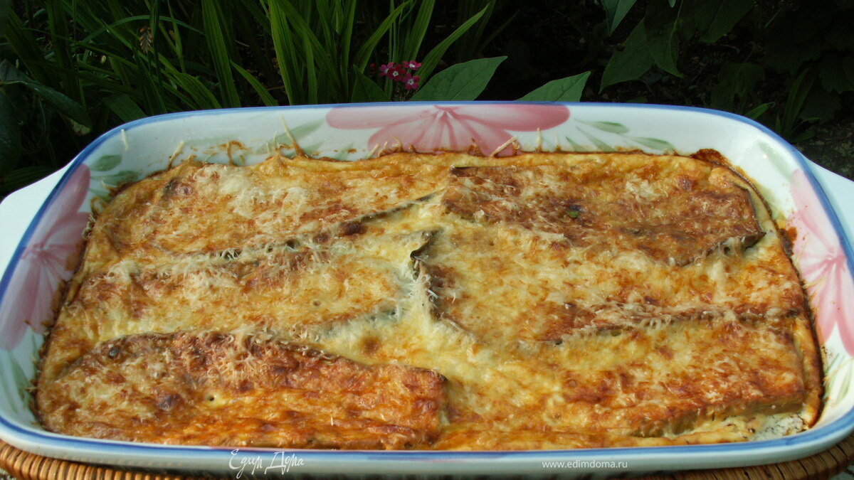 Запеканка из баклажанов под чесночно-базиликовым соусом