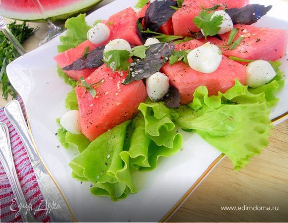 Салат из арбуза и моцареллы