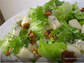Нежный салат с грушей и рокфором