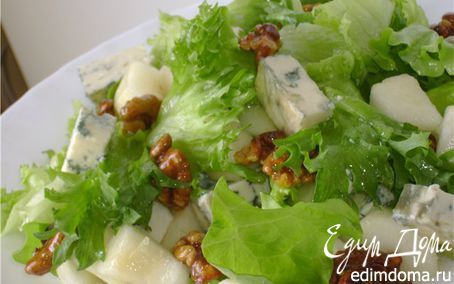 Рецепт Нежный салат с грушей и рокфором