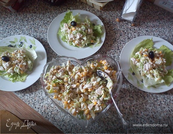 Легкий салат из курицы с йогуртовой заправкой Легкий салат из курицы с йогуртовой заправкой