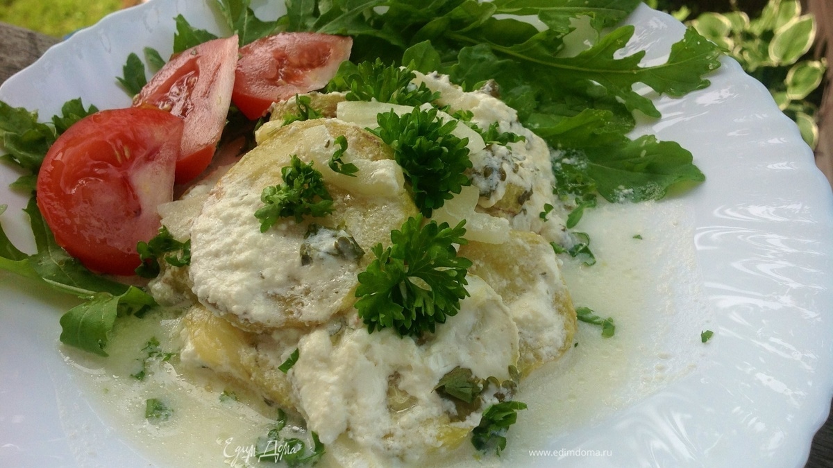 Кабачок в сметано-луковом соусе