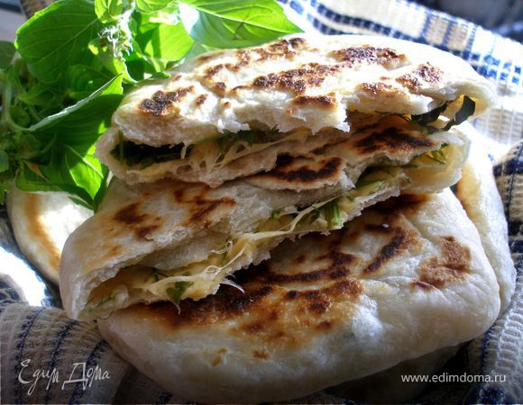 Лепешки на минеральной воде с зеленью и сыром Лепешки на минеральной воде с зеленью и сыром