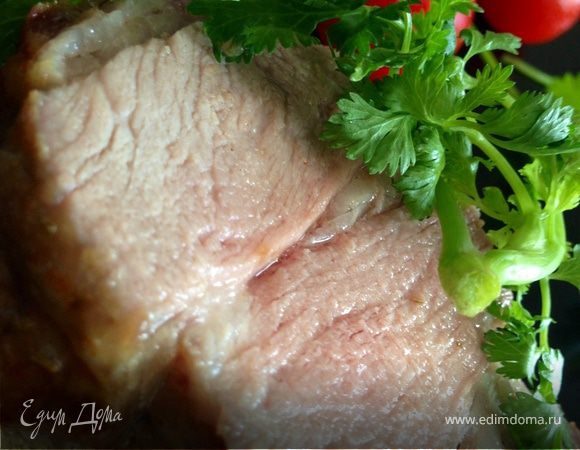 Запеченная свиная вырезка в имбирно-розмариновой заправке Запеченная свиная вырезка в имбирно-розмариновой заправке